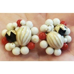 Stunning Vintage Estate Signed Japan Cluster Beaded Clip On Earrings 1"